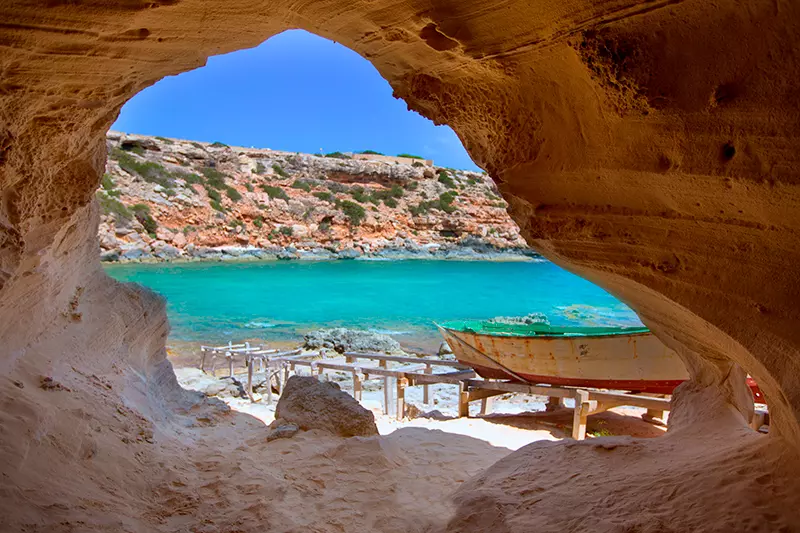 Scopri Cala en Baster, un tesoro nascosto a Formentera