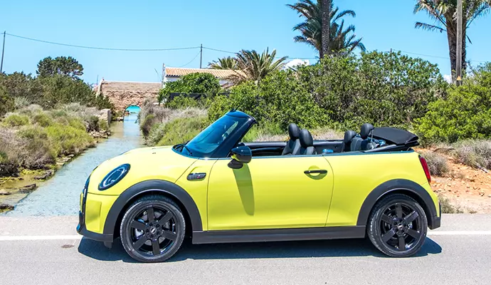 Goditi Formentera al massimo: noleggia una cabrio