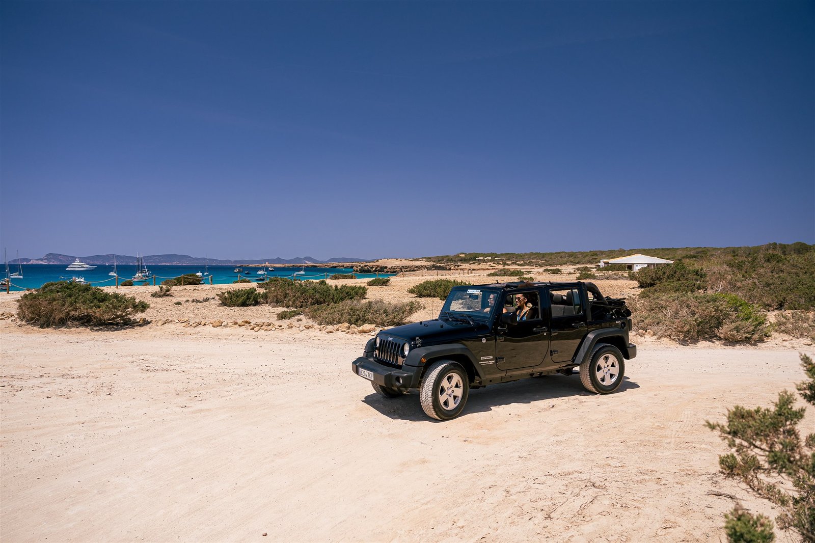 La comodidad de conducir un coche automático de alquiler en Formentera